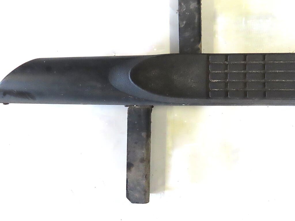 2 Trittbrettschwellenrohre schwarz mit Befestigung für VW T6