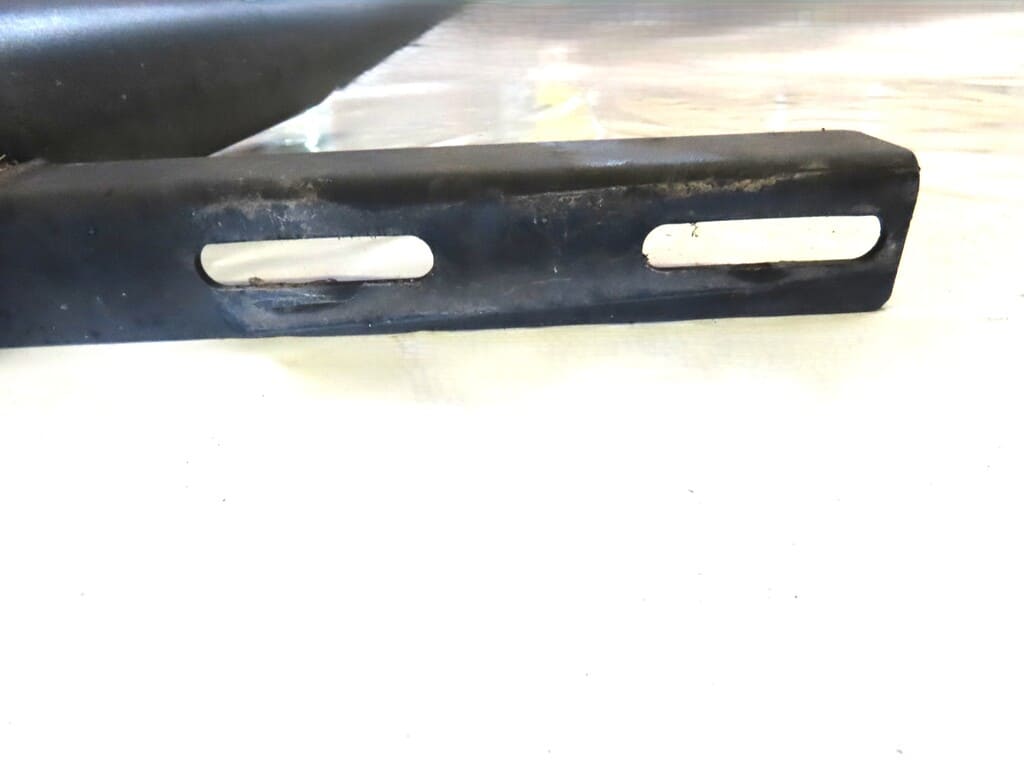 2 Trittbrettschwellenrohre schwarz mit Befestigung für VW T6