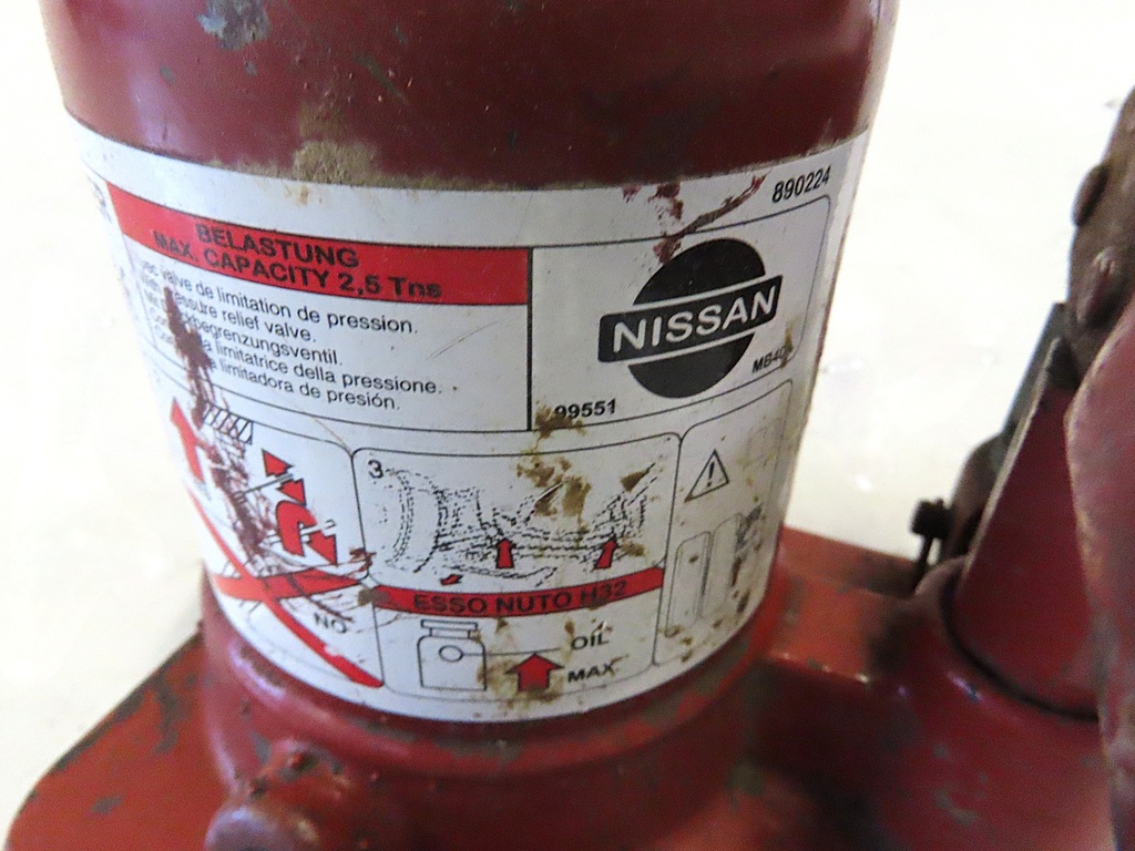 hydraulischer Wagenheber von Nissan