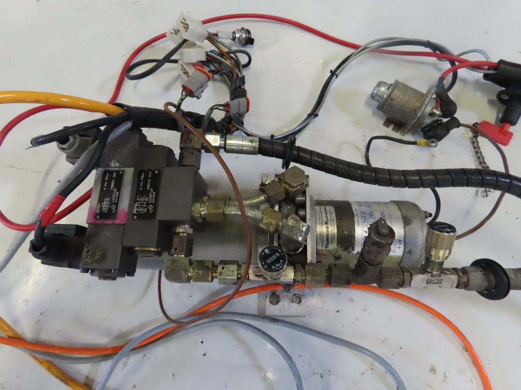 Hydraulikmotor mit Hubzylinder