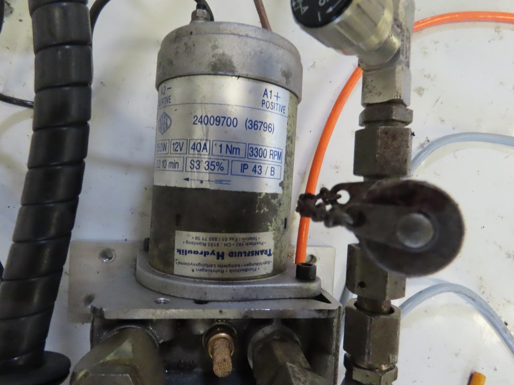 Hydraulikmotor mit Hubzylinder
