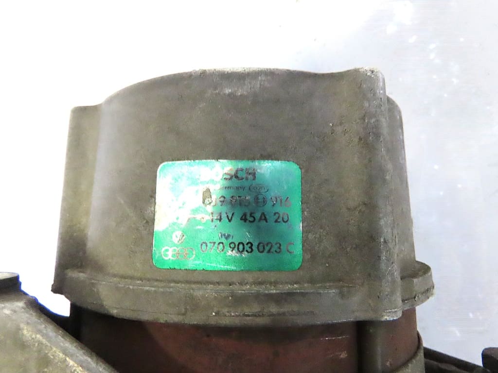 Originale BOSCH Lichtmaschine mit integriertem Luftgebläse für den VW T3 mit luftgekühltem Motor-Occasion