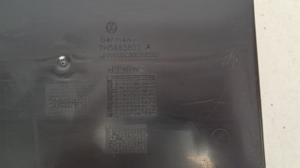 Staubox unter der 3er-Sitzbank in der 2. Sitzreihe für VW California