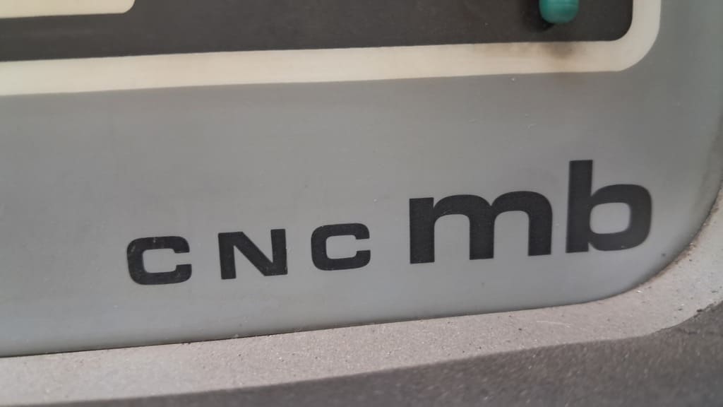 CNC-Abkantpresse inkl. Matrizen und Bedienungsanleitung