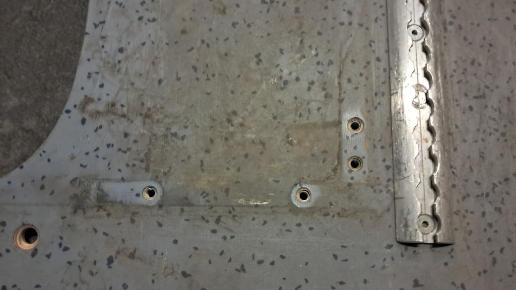 Bodenplatte T5/T6 mit 1 Schiebetüre und Airlinieschiene (2-teilig)