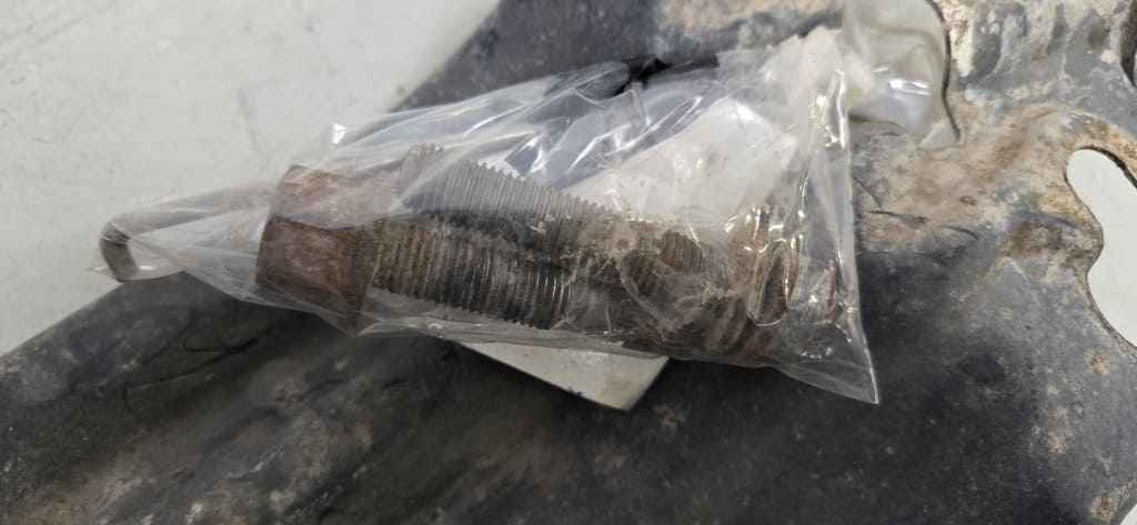 Reserveradhalterung inkl. Befestigungsschrauben VW T5 /T6 (7H0801903B)