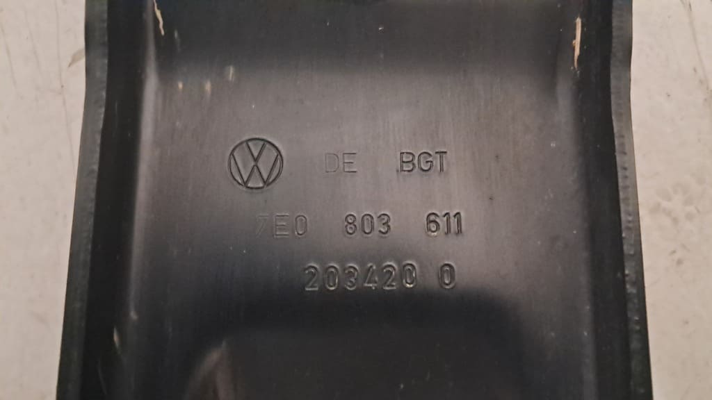 Abschleppöse (7E0803611) VW T5/T6