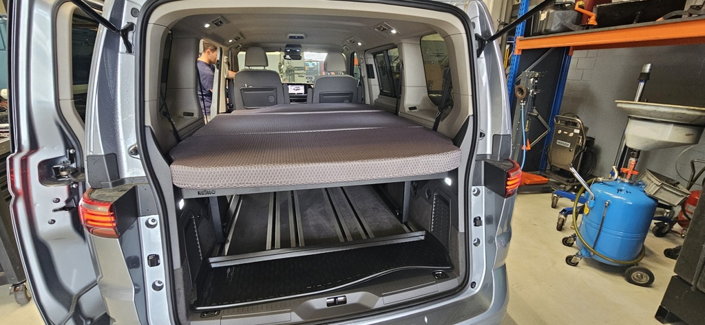 Reimo Multiflexboard mit Matratze für VW T7 Multivan