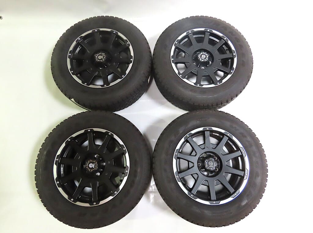 Radsatz Wrangler Goodyear All Terrain Adventure 235/65 R17 inkl. Schrauben für VW T6/T6.1  -Occasion