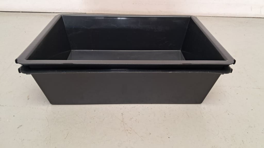 2 Original VW Stauboxen unter der 3er-Sitzbank in der 2. Sitzreihe für VW California-Occasion