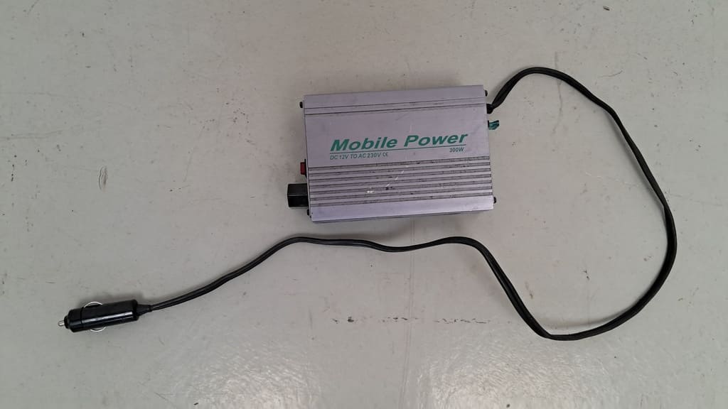 Power Inverter DC-AC Maxxtro (Wechselrichter)-Occasion