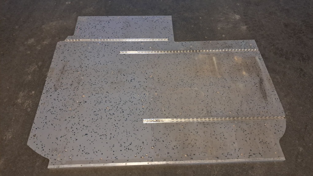 Bodenplatte hinten T5/T6 mit inkl. Airlineschiene (1-teilig)-Occasion