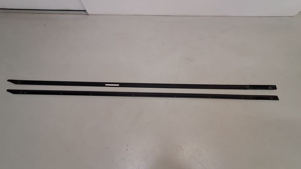 C-Schiene links /rechts für Dachträger kurzer Radstand VW T5/T6 ohne Endkappen-Occasion