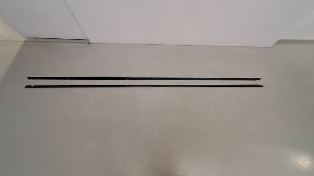 C-Schiene links/ rechts für Dachträger langer Radstand VW T5/T6 ohne Endkappen-Occasion