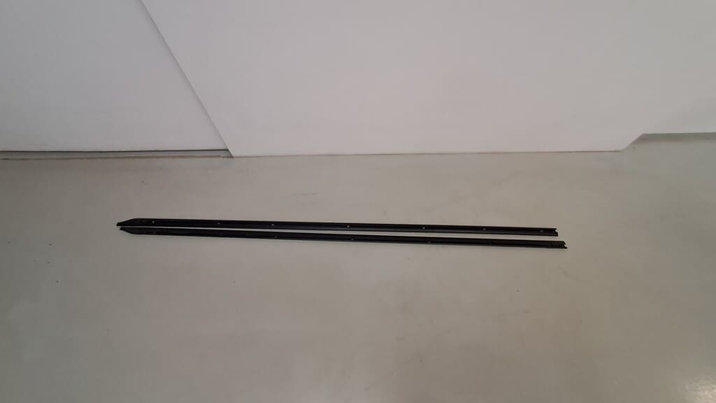 C-Schiene links /rechts für Dachträger kurzer Radstand VW T5/T6 ohne Endkappen-Occasion