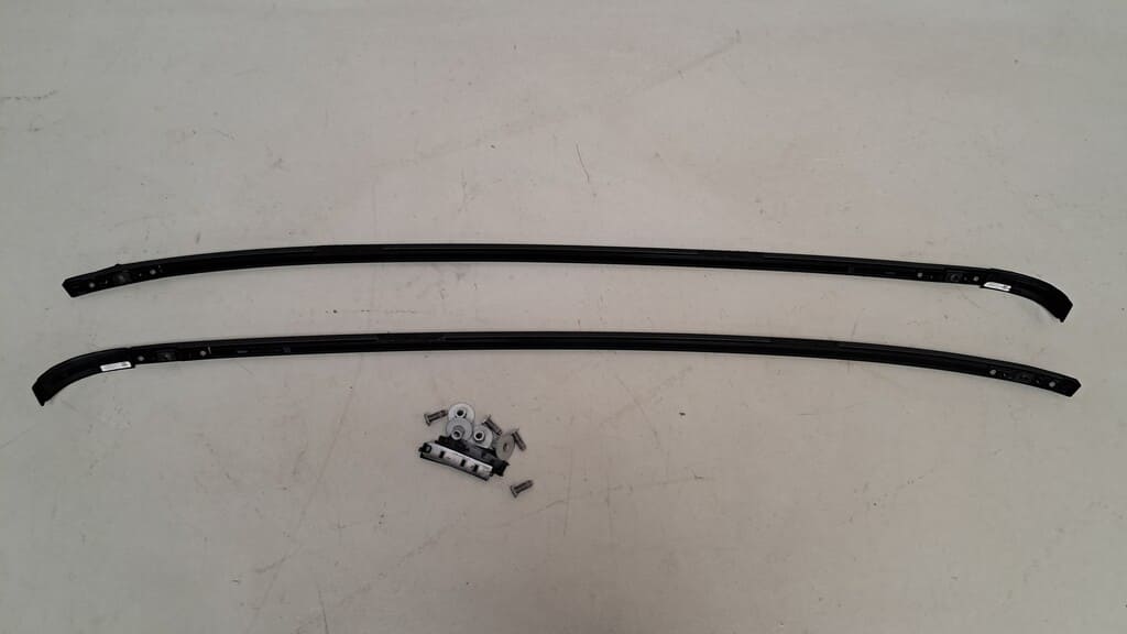 2 Dachträger VW Amarok 2023 inkl. Befestigungsschrauben-Occasion