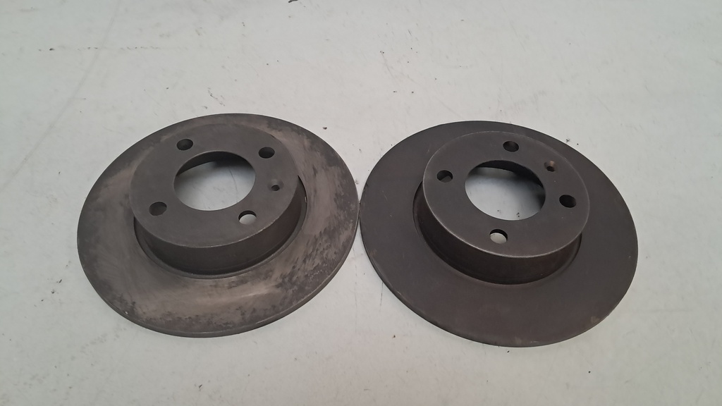 2 Originale Bremsscheiben 861615301B für Audi 50 / VW Polo / Derby 1 &amp; 2 -Occasion