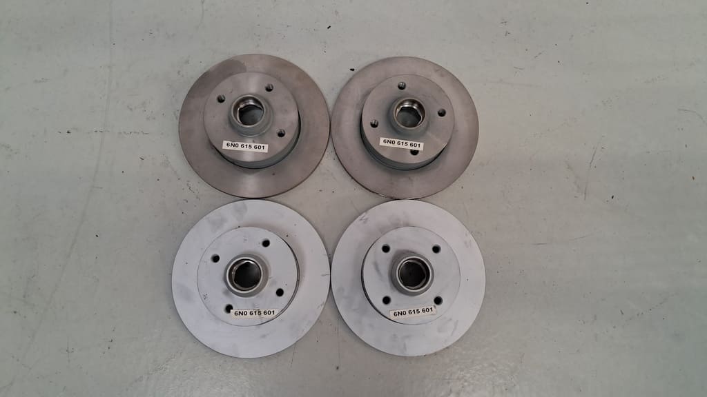 2x Originale Bremsscheiben (6N0615601) für VW Golf / Passat / Polo / Scirocco / Vento / Jetta / Seat Cordoba / Toledo / Ibiza-Occasion